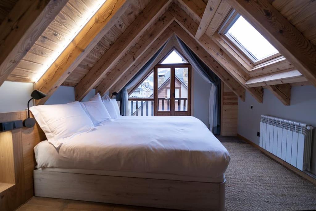 Wow Views Next To The Ski Lift! Baqueira Beret Exterior photo